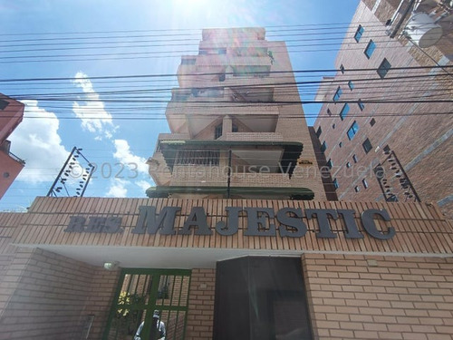 Apartamento En Venta En El Bosque Las Delicias Maracay 24-4425 Wjo