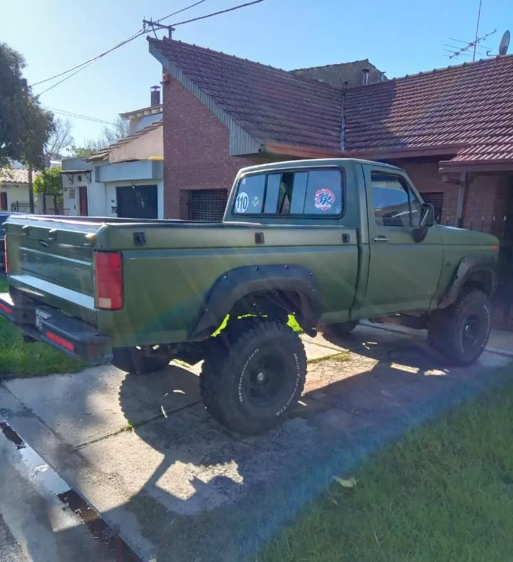 Ford F-100 V8 4x4