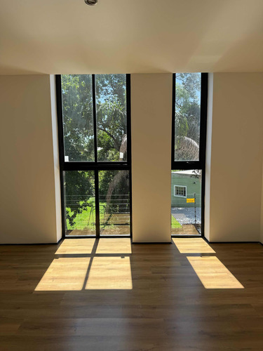Impecable Y Moderno Duplex De 3 Ambientes Con Cochera En Venta - Inmejorable Ubicación Muy Cerca De Autopista.
