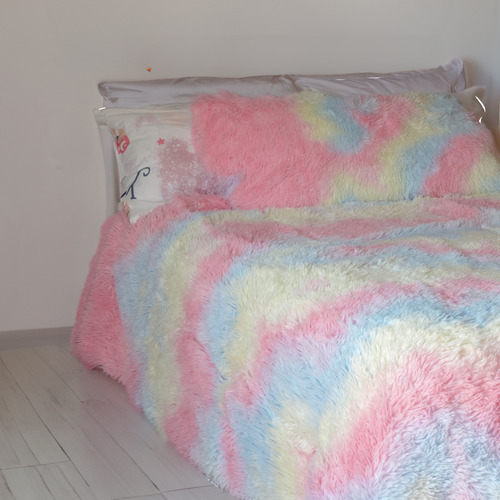 Edredón Cobertor Faux Fur Aborregado Calientito Queen Koela Color Arcoíris Diseño de la tela Liso