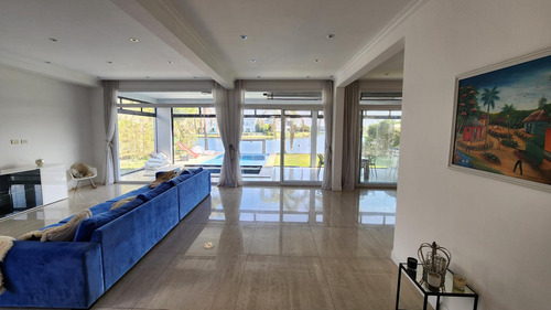Casa En Venta Y Alquiler En Barrio Los Alisos, Nordelta