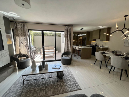 Venta De Casa (250m2) En Calle Cerrada A 10 Mins De Corazon De Santa Fe, Muy Bien Comunicado Db15-z74