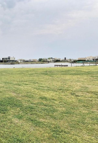 Imagen 2 de 6 de Lote Al Agua - El Canton - Islas