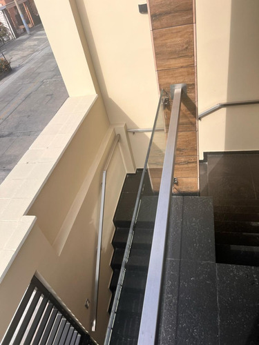 Duplex (2do Y 3er Piso) Con Ingreso Independiente Desde El 1er Piso, No Garaje Con Estacionamiento Exterior Para 1 Vehículo