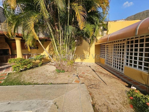 Casa Moderna En Venta Urb El Castaño Zona Privada Con Planta Electrica Y Piscina Se Vende Amoblada Kg:24-19915