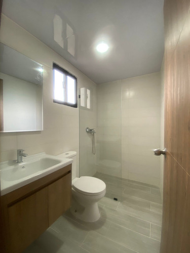 Apartamento En Venta En La Jacobo Majluta De 3 Habitaciones
