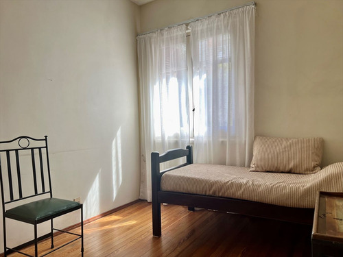 Venta Casa, Pocitos, 4 Dormitorios, 3 Baños, Patio Y Garaje