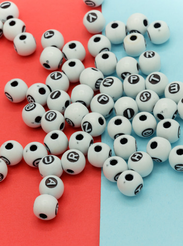 Acrílico Letra Bola 10mm 100gr/100pzs Para Pulseras Abecedar Negro 1 Cm 1 Cm