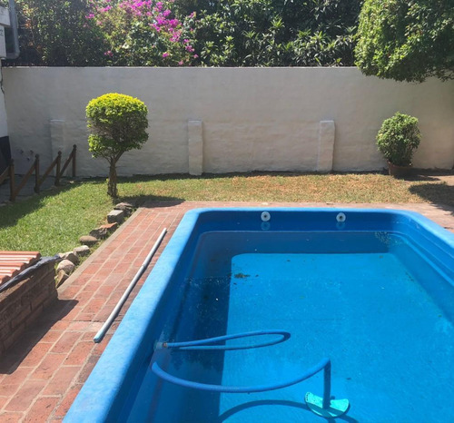 Casa En Venta - 3 Dormitorios 2 Baños - Cocheras - 350mts2 - Ituzaingó