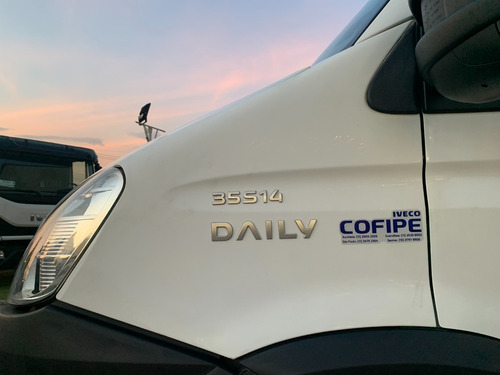Imagem 2 de 11 de Iveco Daily 35s14