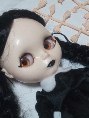 Boneca Blaythe Custum Simples (Usado)