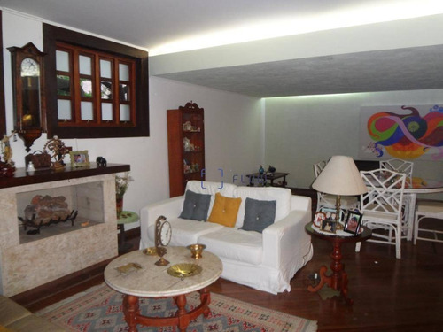 Casa Com 3 Dormitórios E 3 Vagas De Garagem - Paraíso. - Ca1180