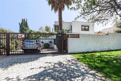 Casa En Venta De 6 Dorm. En Las Condes