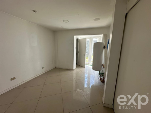 Arriendo Local Comercial Con Alto Trafico En Avda La Dehesa