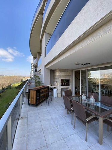 Imagen 9 de 28 de Dpto. En Venta. Chateau Village. 3 Dorm. En Suite Y Dpcia Servicio