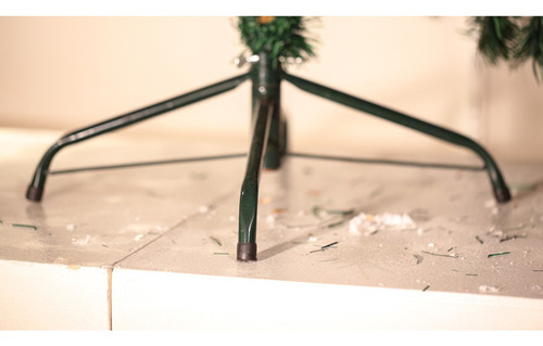 Árvore De Natal Pinheiro Grande Luxo 180cm 718 Galhos Verde