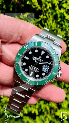 Green submariner date hotsell