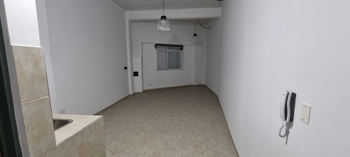 Alquilo En Palomar Departamento De 1 Ambiente 2do Piso F: 9345