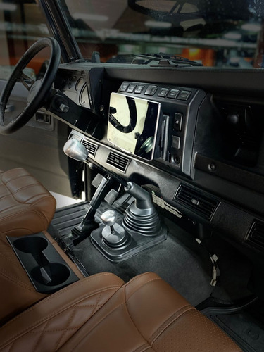 Land Rover Defender 2004 Hd*