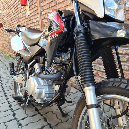 Honda Xr150l 2017 Color Negro En Exelente Estado.