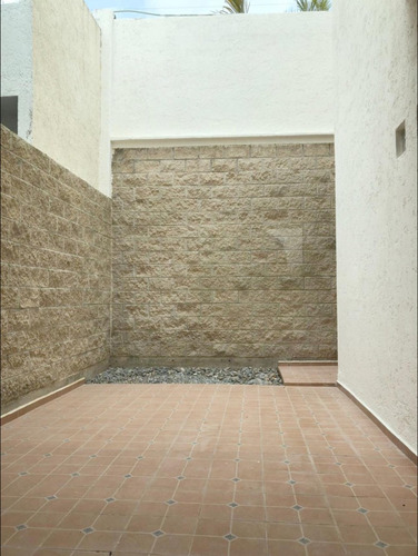 Casa En Venta En Av Las Torres