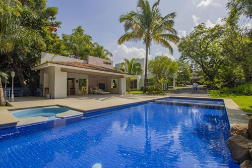 Casa En Fraccionamiento Pedregal De Las Fuentes