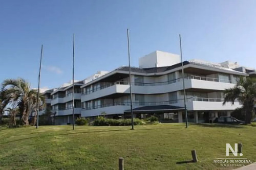 En Venta, Apartamento Ideal De 2 Dormitorios En Suite En La Barra