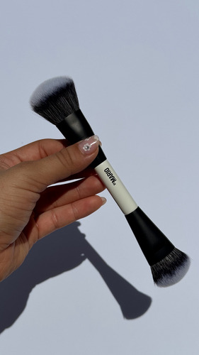 Makeup By Mario Brocha F4 Dual-ended Foundation Face Brush Color Blanco Y Negro