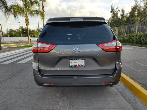 Imagen 6 de 14 de Toyota Sienna 2016 3.5 Ce At