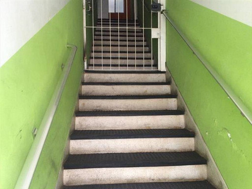 Imagem 1 de 16 de Cinco Salas Comercial Proxima Ao Centro De Sao Vicente, Com +/- 100 M2 Em Avenida Movimentada Com Escolas Padaria Farmacia Feira Livre E Ponto De Onibus E Lotacao Tudo Por Perto Venha Conferir - Hm18