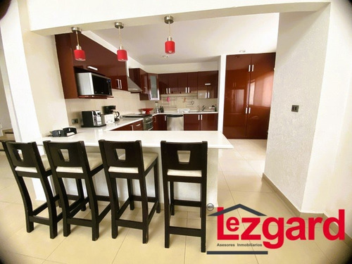 Excelente Residencia Diseñada Con Un Enfoque Moderno Y Funcional, Espacios Luminosos Y Abiertos Crean Una Atmósfera Acogedora En Cada Rincón