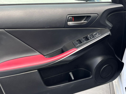 Lexus IS 4p 300 Premium L4/2.0/T Aut