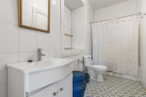 Casa En Venta De 6 Dorm. En Algarrobo