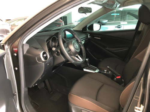 Mazda 2 Touring At 1.5 2022 Rojo Diamante