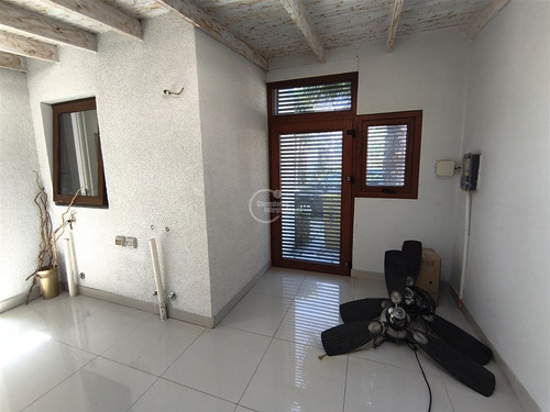 Espectacular Casa En Venta De 3 Dorm. En Chicureo