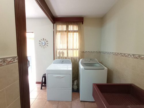 Imagen 17 de 30 de Vendo Belleza De Casa Ubicada En Esquina, 4 Dormitorios, Alta Plusvalia Y Seguridad
