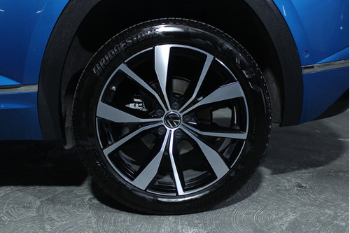 Volkswagen Cross Sport 3.6 Fsi V6 R-Line Auto 4Wd