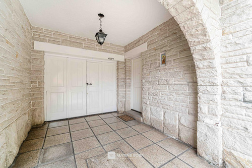 Venta - Casa - 5 Ambientes - Barrio Los Troncos