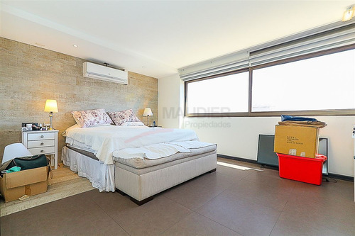 Con Vista Panorámica De 360°, Completamente Remodelado.