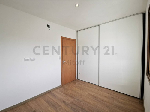 Imagen 10 de 15 de Dúplex Tipo Casa Al Frente De 3 Dormitorios, Jardín Y Cochera En Venta En Gonnet