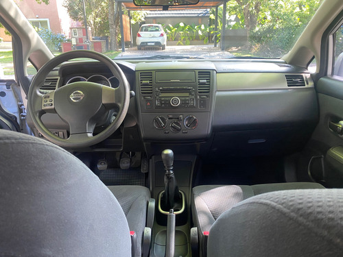 Nissan Tiida 1.8 Visia