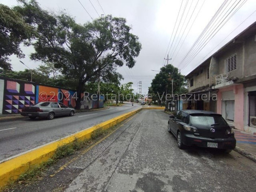 Karen García Alquila Local Comercial De 28 Mts2 A Pie De Calle Al Este De Barquisimeto, Con Un Espacio Ideal Para Establecer Un Negocio De Ventas O De Servicios, Alto Tráfico Vehicular Y Peatonal.