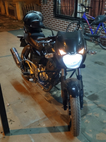 Imagen 1 de 13 de Bajaj Rouser 180