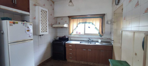 Casa En Venta 2 Dormitorios + Local Comercial