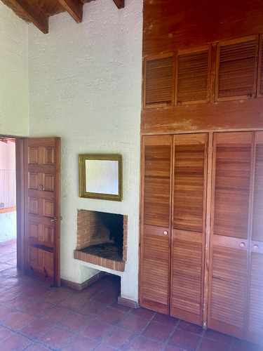 Casa En Condominio Con Alberca, Cancha De Tenis, Jardines. Excelente Ubicación