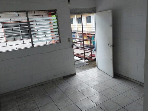 Condominio 35 Locales, Gran Ubicación En San Salvador