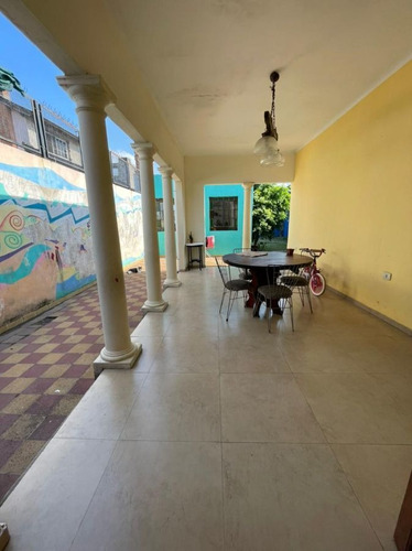 Imagen 9 de 15 de Hermosa Casa Con Amplio Jardín Y Cochera - Banfield
