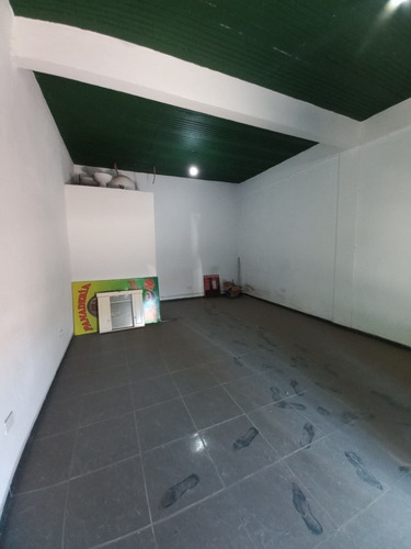 Imagen 4 de 7 de Local Comercial En Alquiler | G. Catan