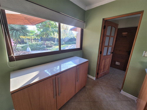 Casa En Venta, Seminueva De 4 Dorm. A 10min De L.a.