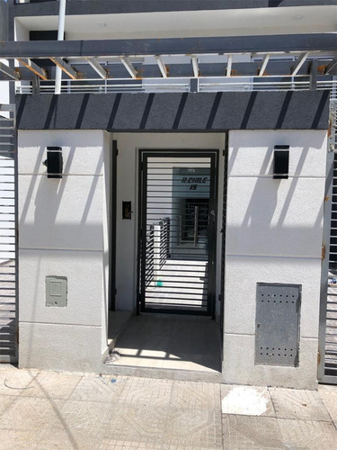 Imagen 2 de 16 de Departamento 2 1/2 Amb - Al Frente - Con Patio Y Cochera - Entrega Inmediata
